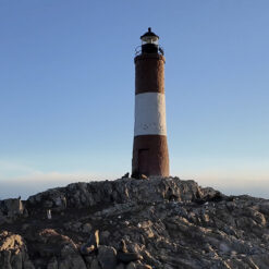 Alternative view of Navegación Faro del Fin del Mundo + Pingüinera